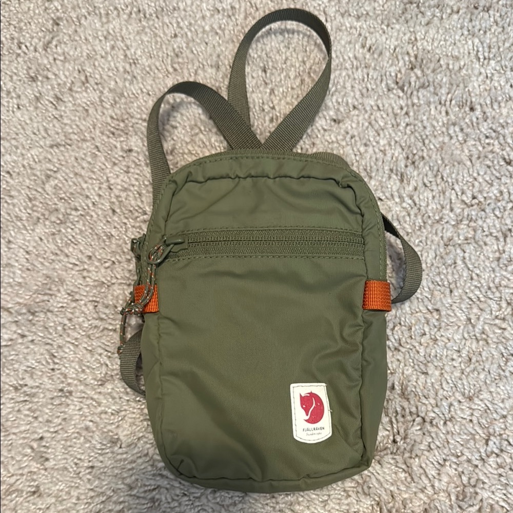 Fjallraven Green and Orange EVERYDAY OUTDOOR
HIGH COAST POCKET